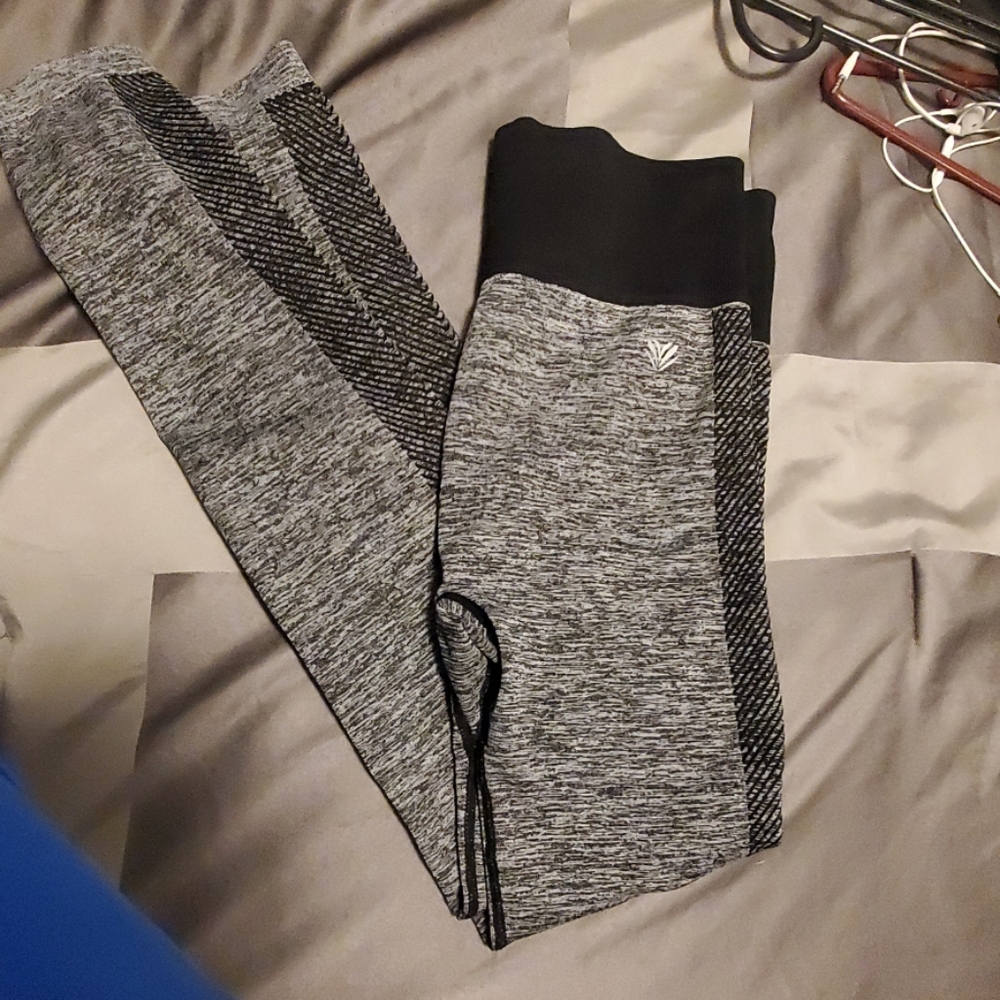 3/$10Forever 21 workout leggings